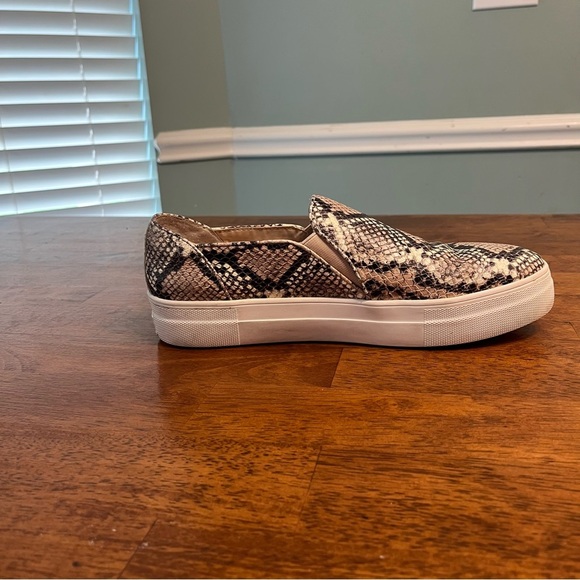 Kate Spade Ginger snake print leather slip on shoes size 9.5 - Picture 3 of 13